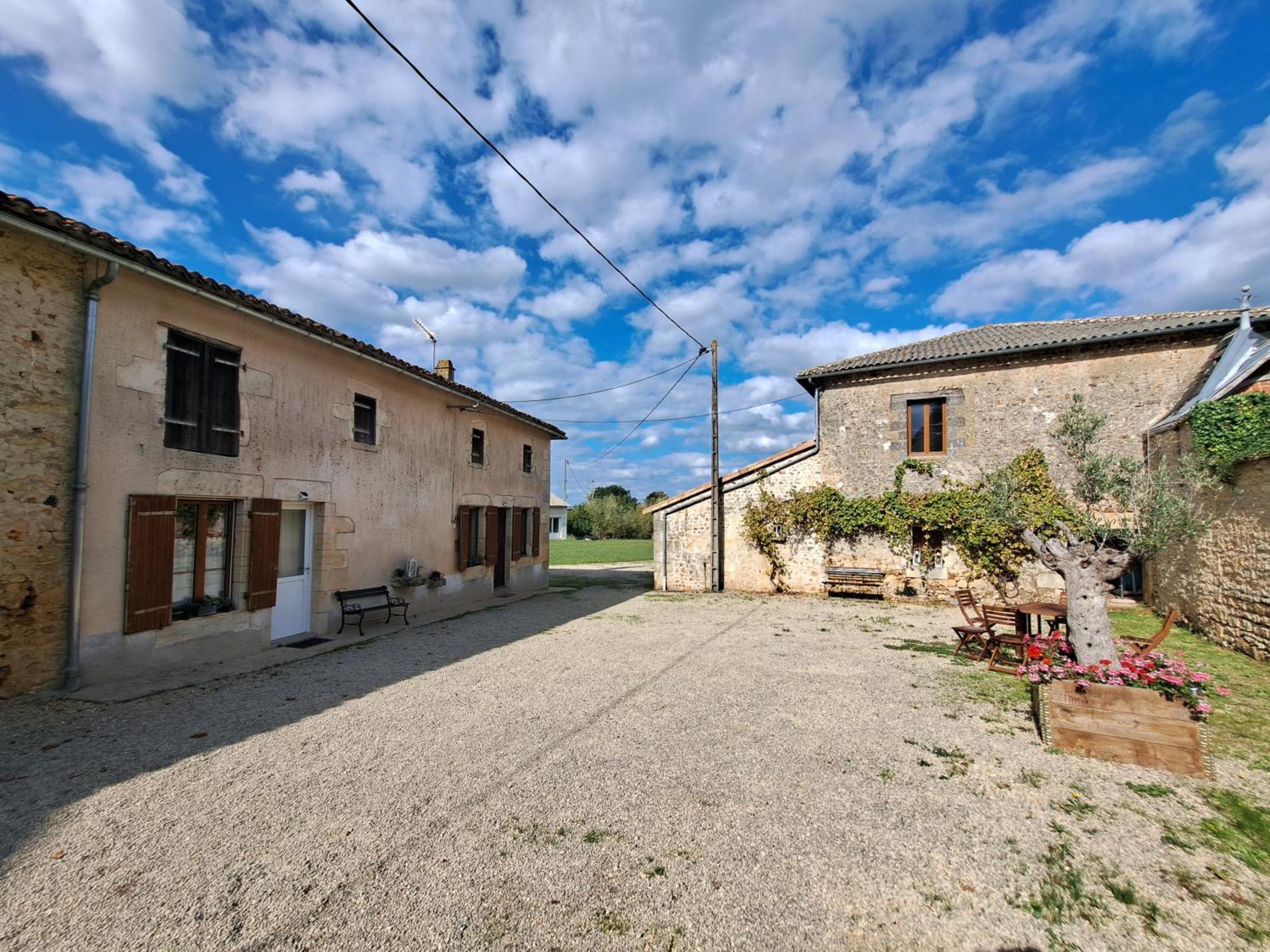 Sanxay Domaine De La Briouse B&B 외부 사진